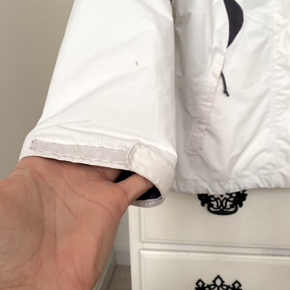 HyVent North Face Women’s rain Jacket - Picture 4 of 9